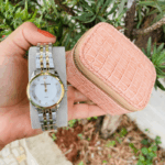 RELOGIO FEMININO MONDAINE PRATA/DOURADO COM MINI PORTA JOIA ORIGINAL. - Imagem 3